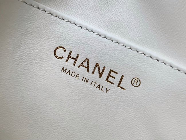 Chanel 25A CLUTCH WITH CHAIN AP0011 white