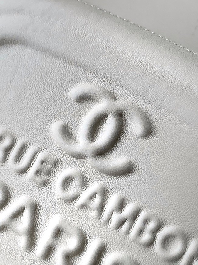 Chanel 25A CLUTCH WITH CHAIN AP0011 white