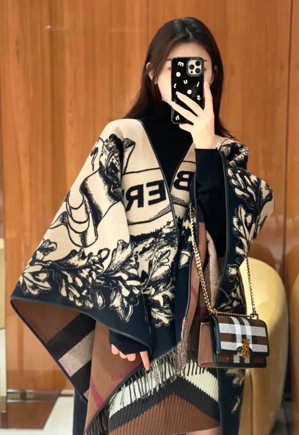 Burberry Cloak BBC00205 Burberry Cloak BBC00205