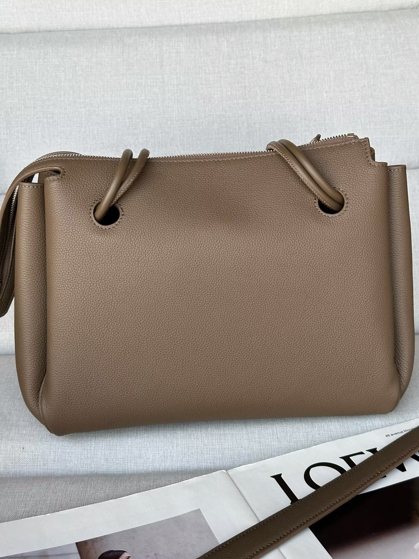 Loewe Madrid Original Leather Anagram Pebble Bag LE0255 Gray Loewe Madrid Original Leather Anagram Pebble Bag LE0255 Gray