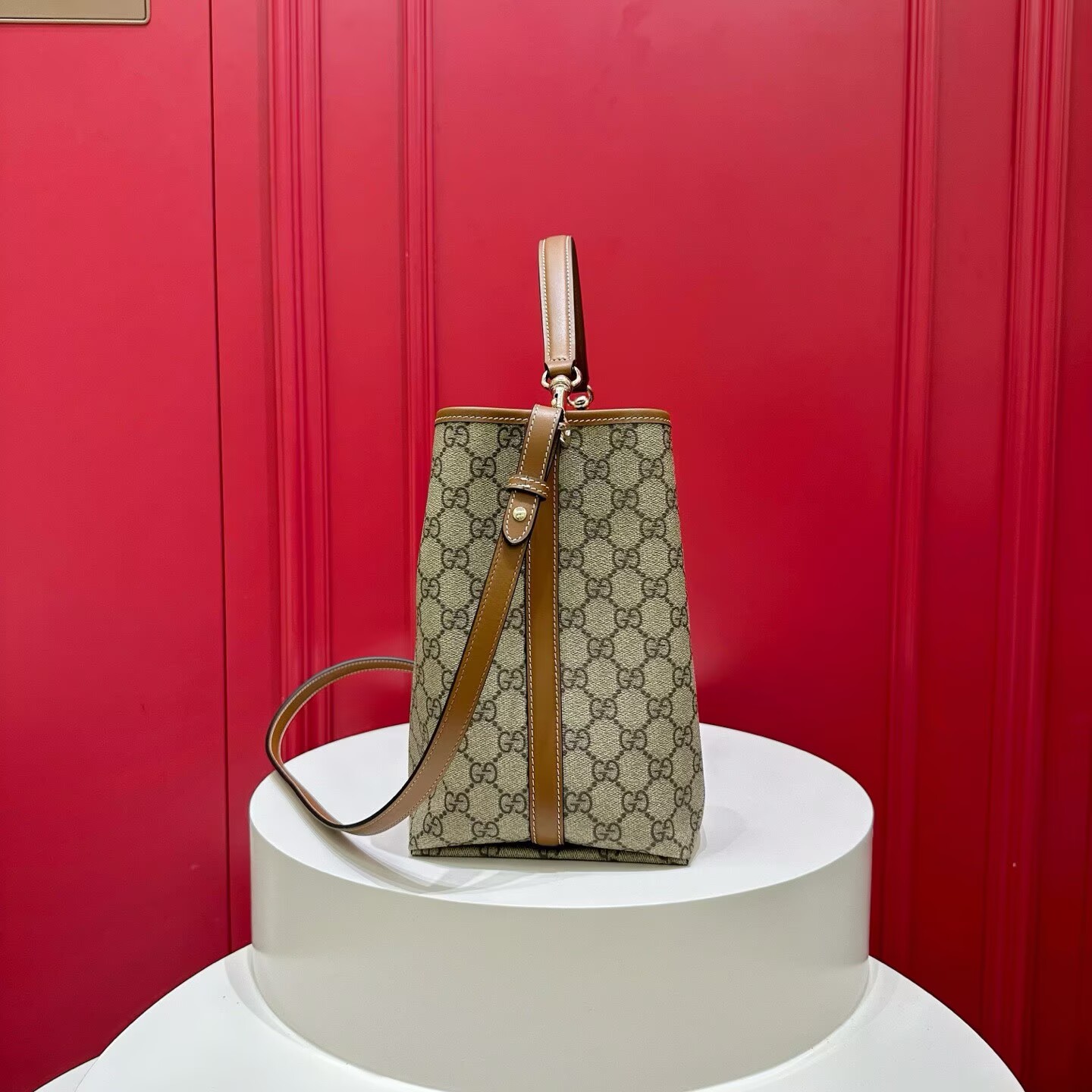 GUCCI GG Emblem medium bucket bag 815103 Brown