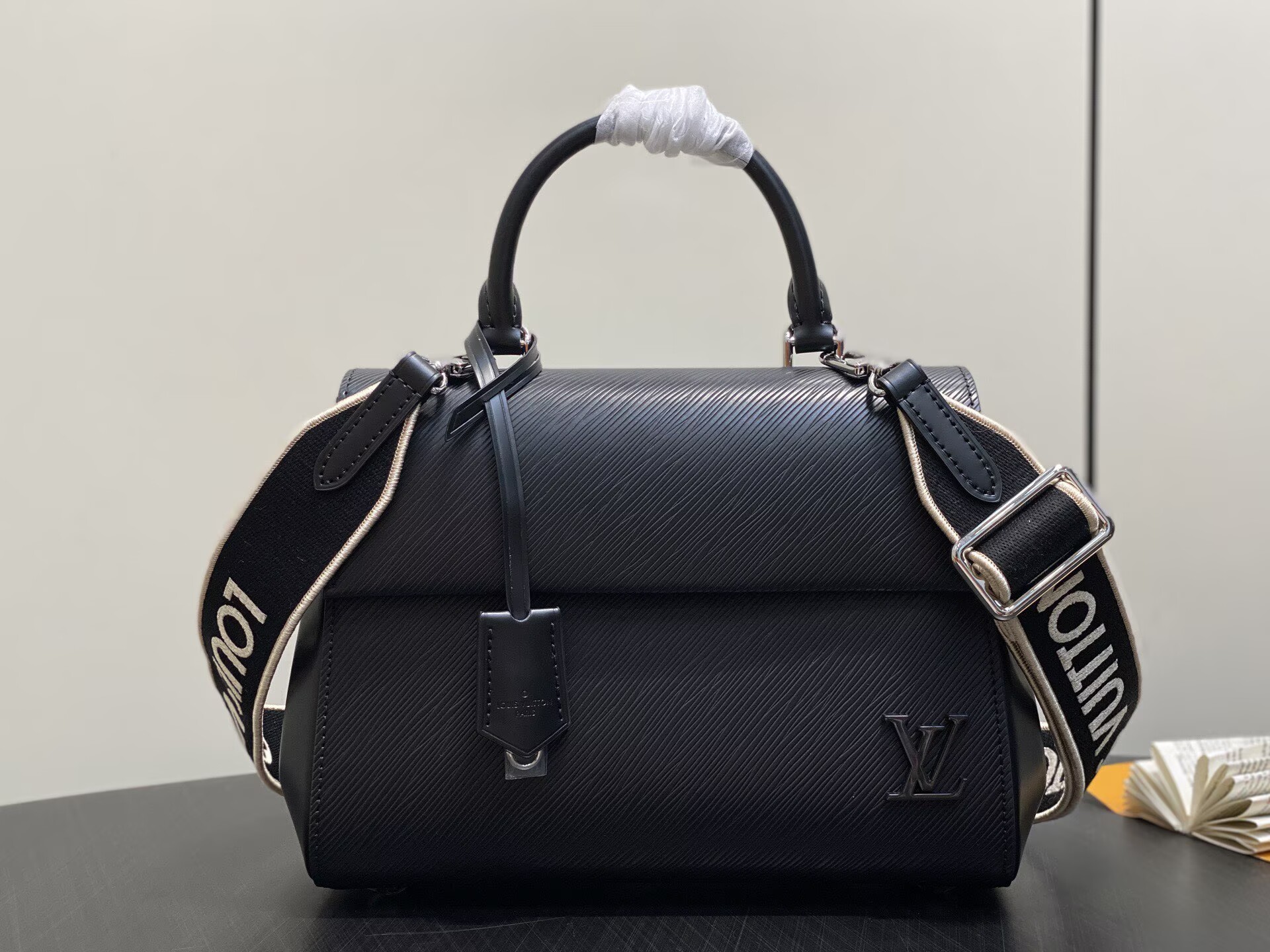 Louis Vuitton Cluny MM EPI Leather M58931 Black Louis Vuitton Cluny MM EPI Leather M58931 Black