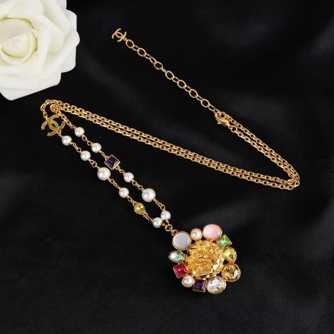Chanel necklace CE82010