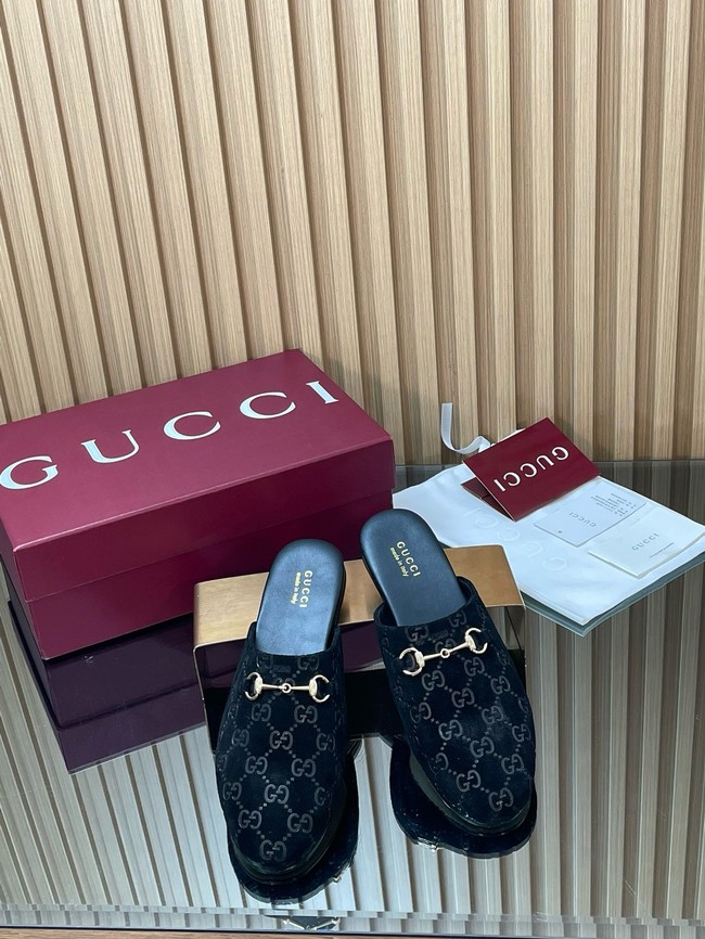 GUCCI Womens mule with Horsebit 855409-5