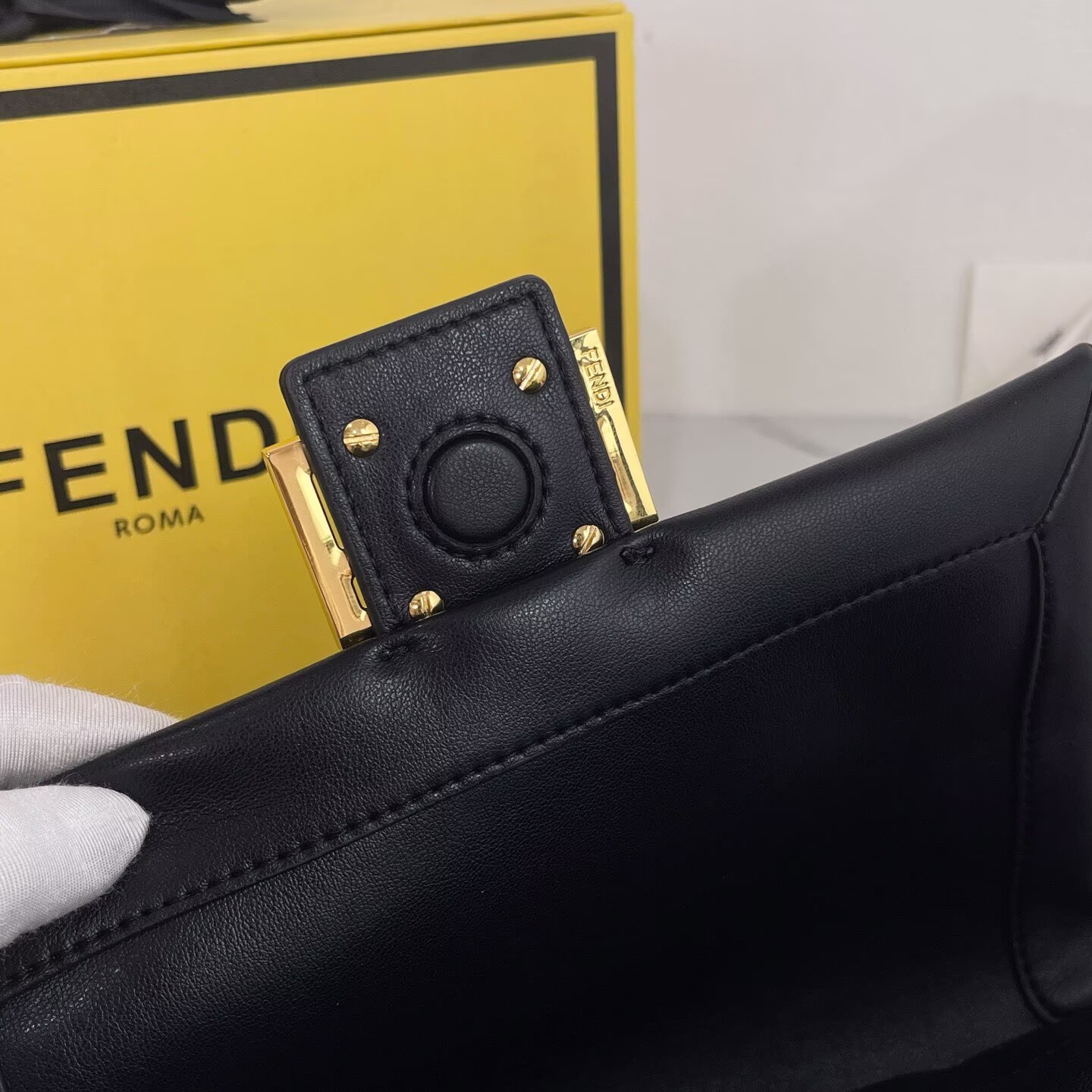 FENDI 2025 Mamma Baguette Original Leather Medium Bag FF8851 Black FENDI 2025 Mamma Baguette Original Leather Medium Bag FF8851 Black