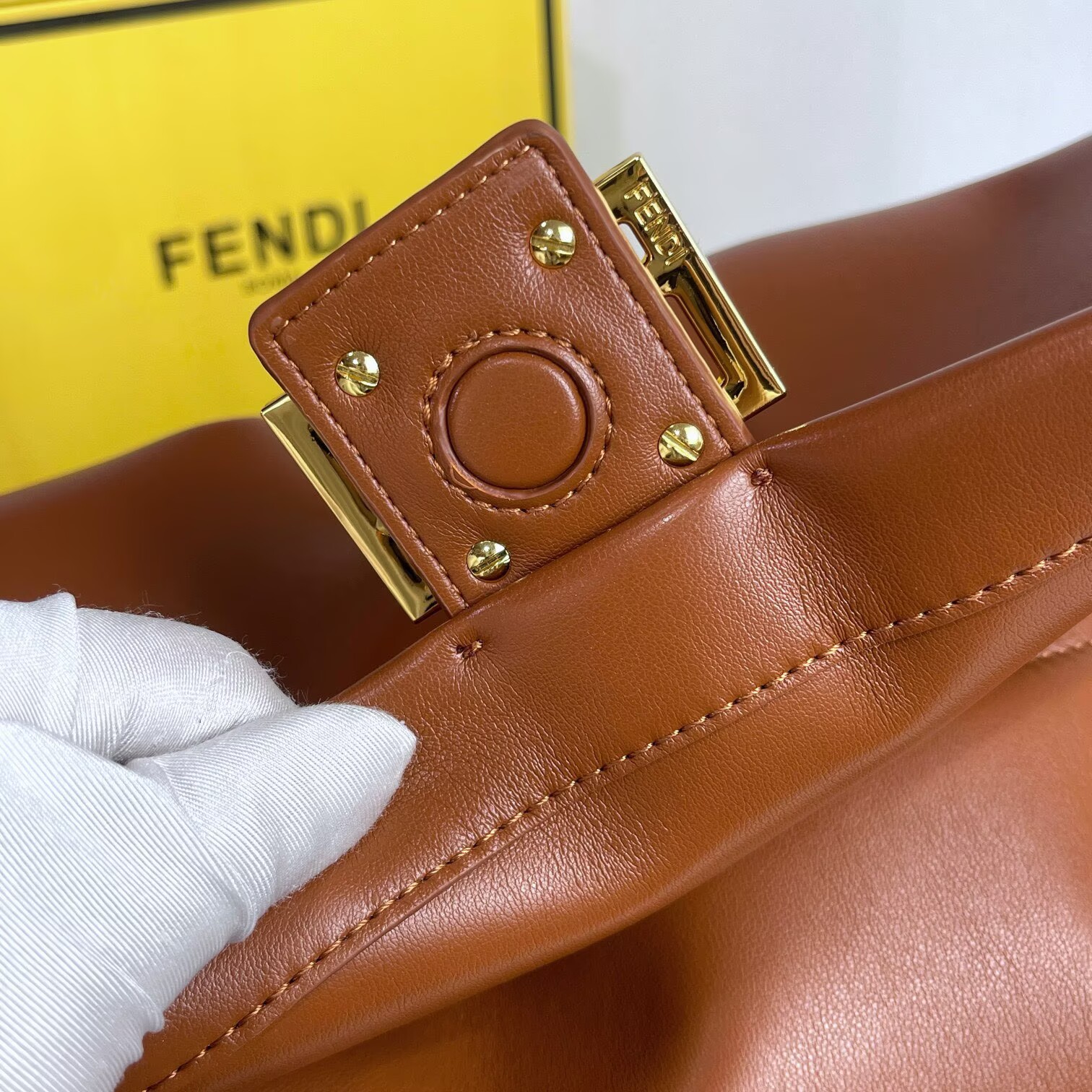 FENDI 2025 Mamma Baguette Original Leather Medium Bag FF8851 Brown