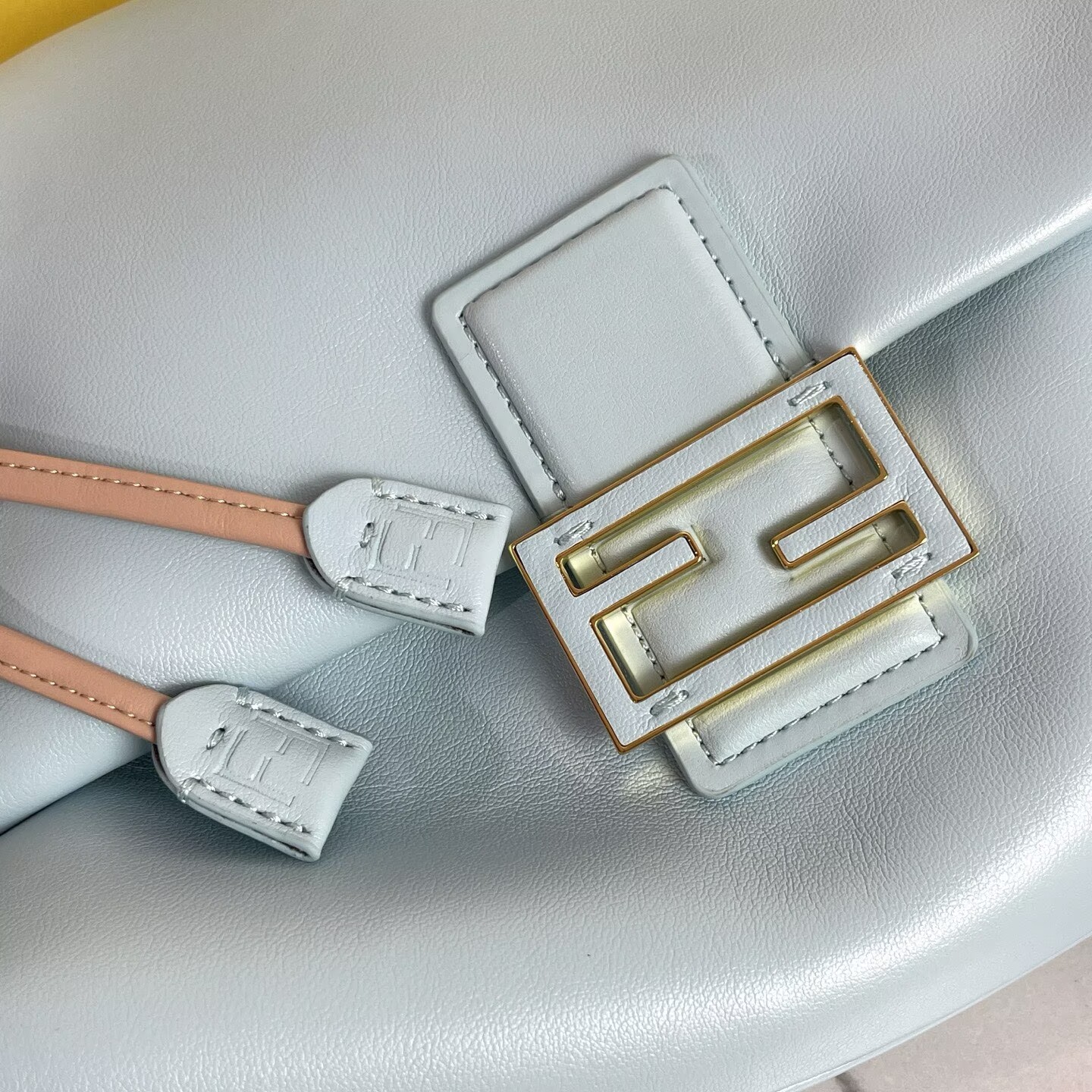 FENDI 2025 Mamma Baguette Original Leather Medium Bag FF8851 Light Blue FENDI 2025 Mamma Baguette Original Leather Medium Bag FF8851 Light Blue