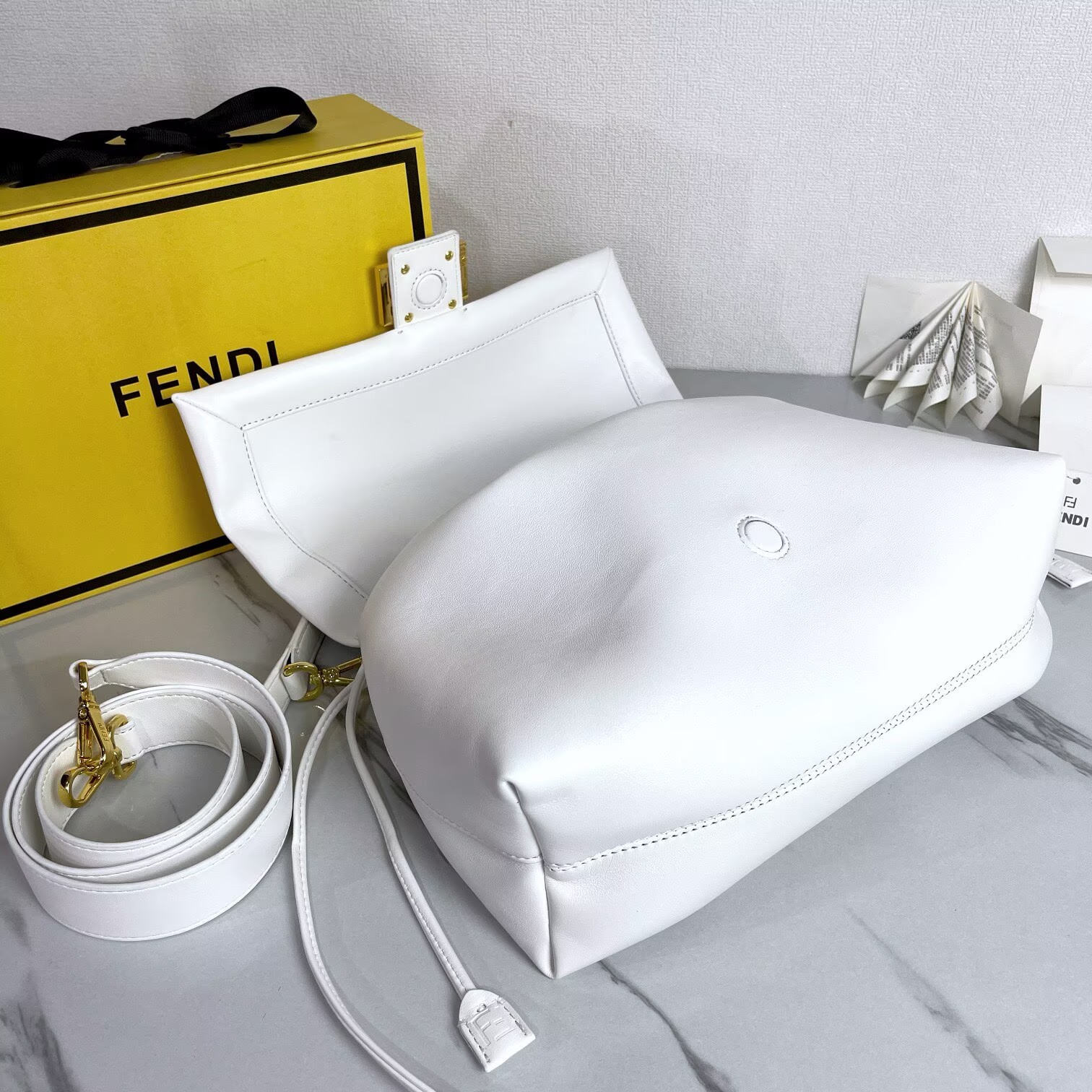 FENDI 2025 Mamma Baguette Original Leather Medium Bag FF8851 White FENDI 2025 Mamma Baguette Original Leather Medium Bag FF8851 White