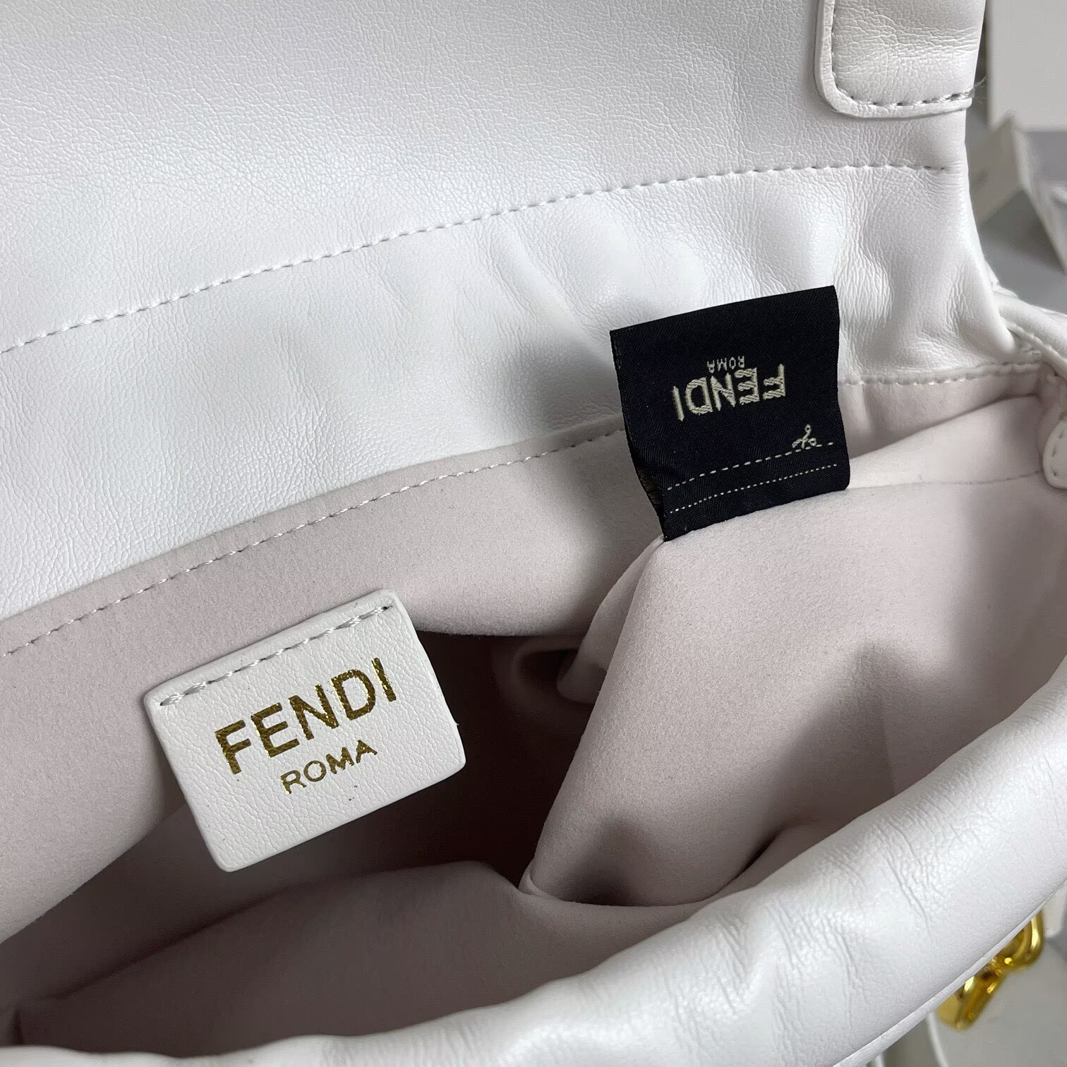 FENDI 2025 Mamma Baguette Original Leather Medium Bag FF8851 White FENDI 2025 Mamma Baguette Original Leather Medium Bag FF8851 White